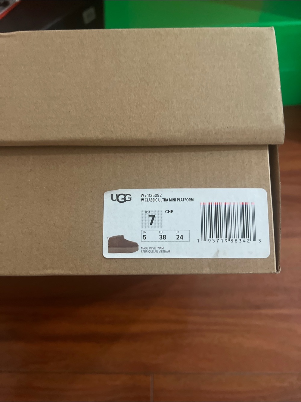 ugg - Picture 8 of 8